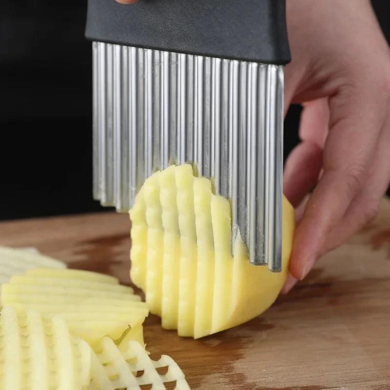 Stainless Steel Crinkle Cutter – Create Perfect Wavy Cuts for Snacks! - Alyando